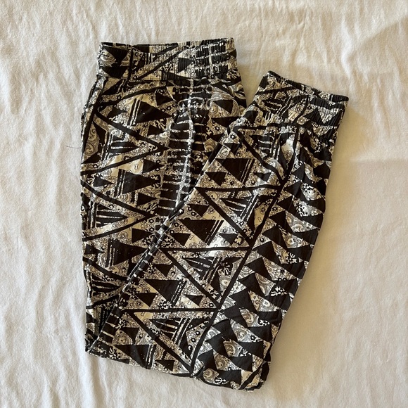 patterned flowy pants - Picture 2 of 3